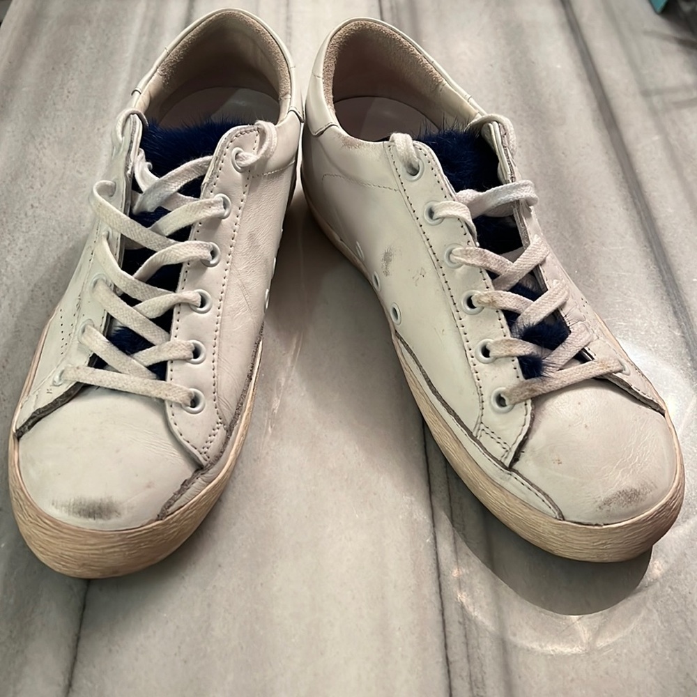 GOLDEN GOOSE low tops with royal blue mink tongue